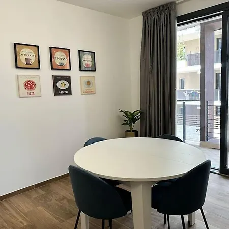 Apartament Poppy House *